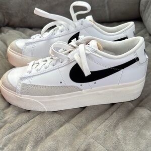 Nike Women's 8 Blazer Low Platform NIB